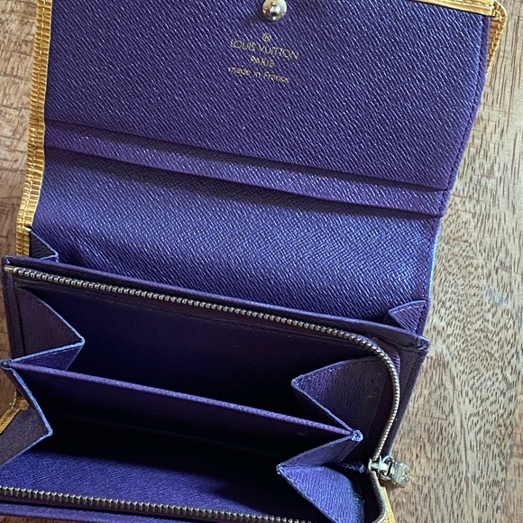 LOUIS VUITTON EPI WALLET - Picture 2 of 15